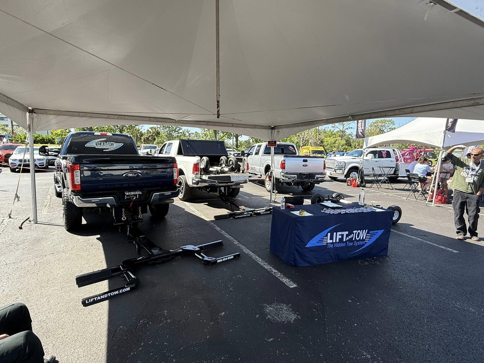 lift-and-tow-truck-exhibition-display-booth