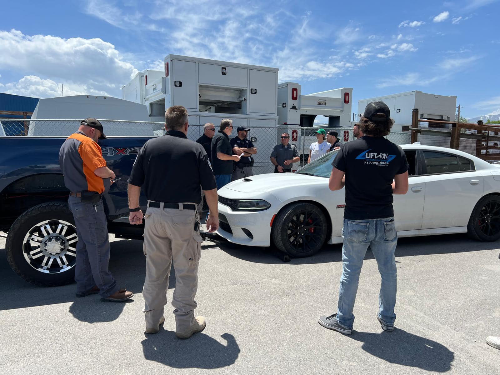 lift-tow-team-vehicle-inspection-meeting