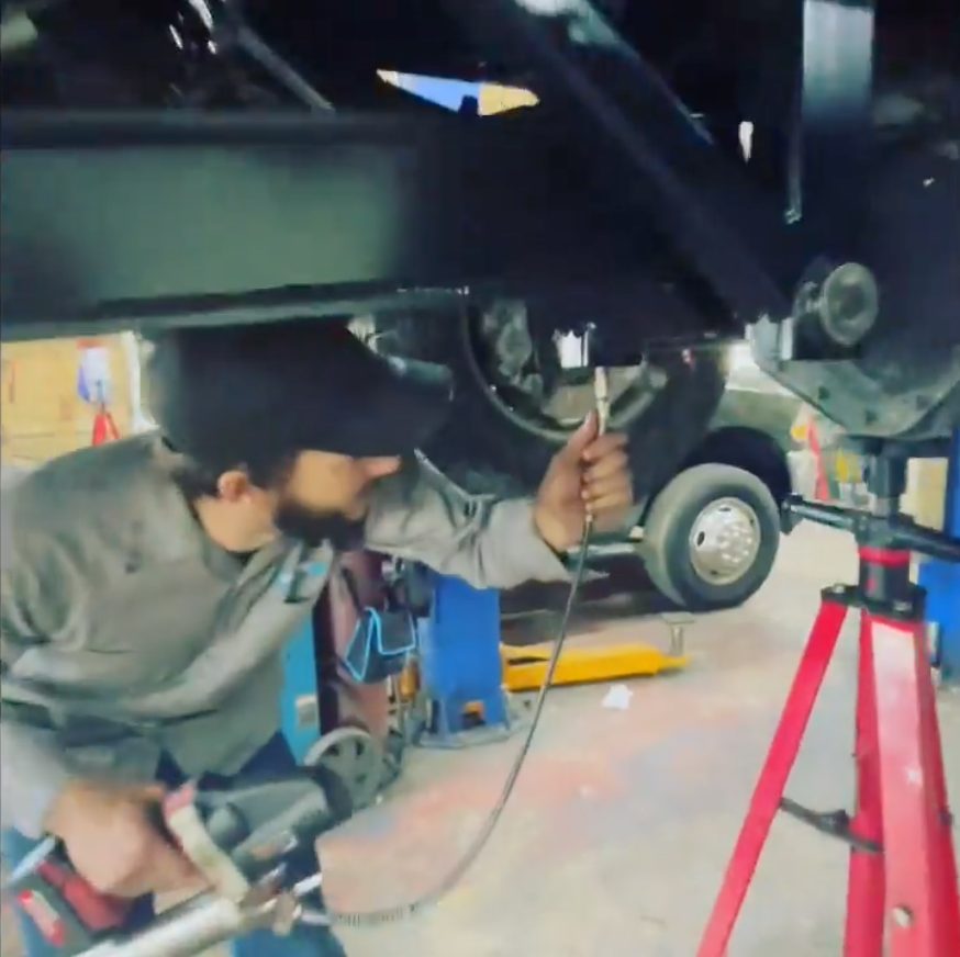 truck-maintenance-mechanic-greasing
