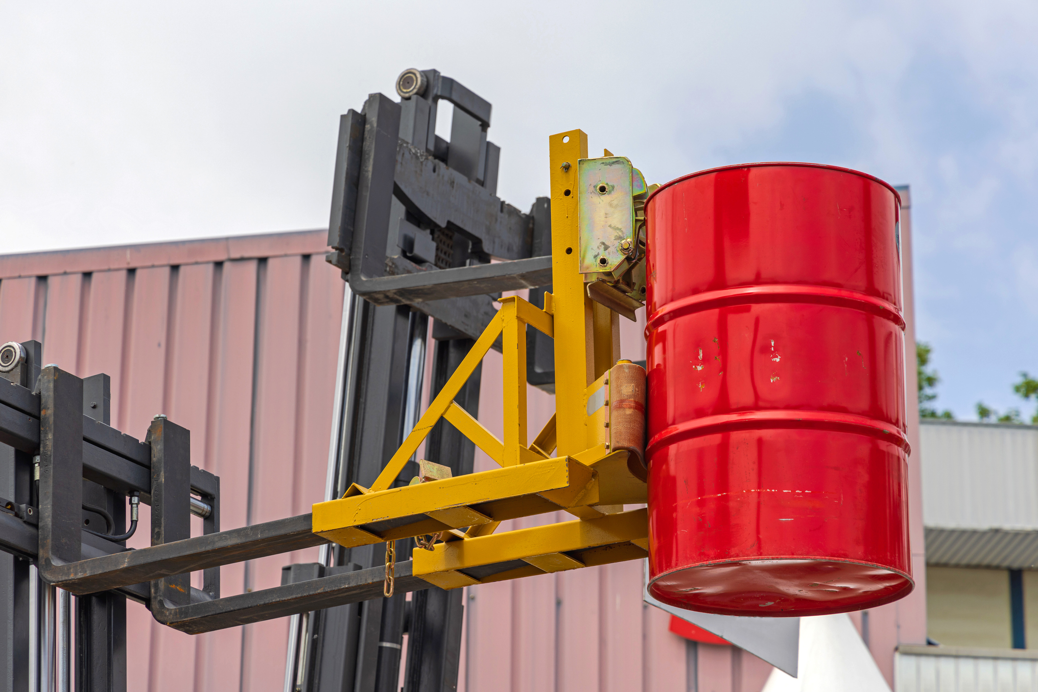 forklift-barrel-drum-lifter-attachment