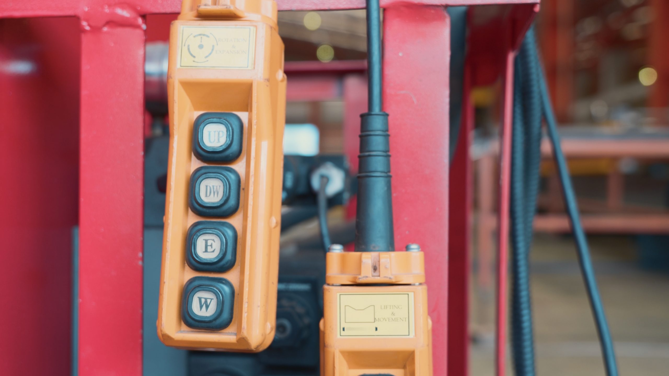 remote-control-push-button-switch-for-control-panel-lifting-industrial-mechanism-swivel-chain-hook-crane-scaled